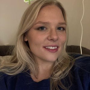 Meet your Posher, Caitlin